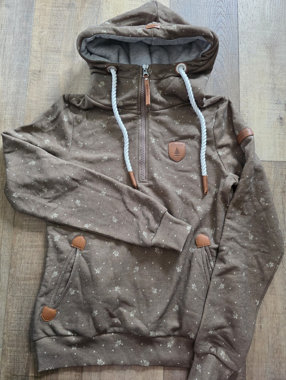 Wanakome Roxy 1/4 Zip Hoodie - Brown with Subtle Snowflake Print - Size Small
